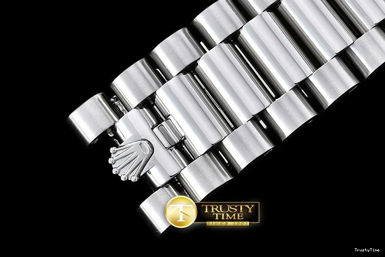 1022 RDD0206E – DayDate Attractive 673